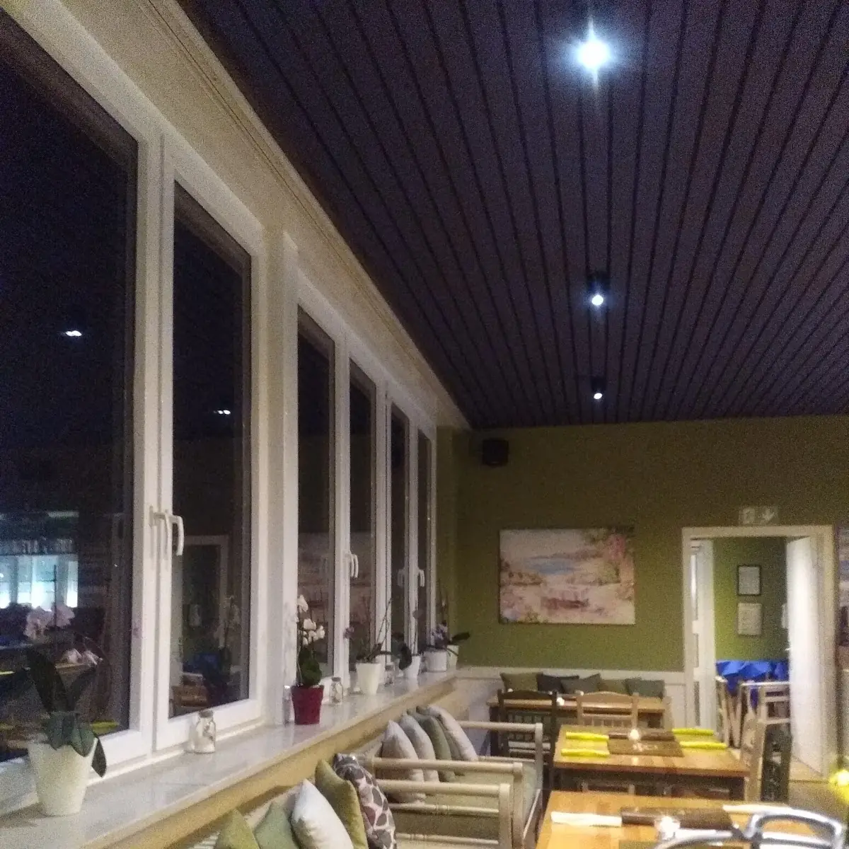 Atmosphäre, Blaue Olive Taverne