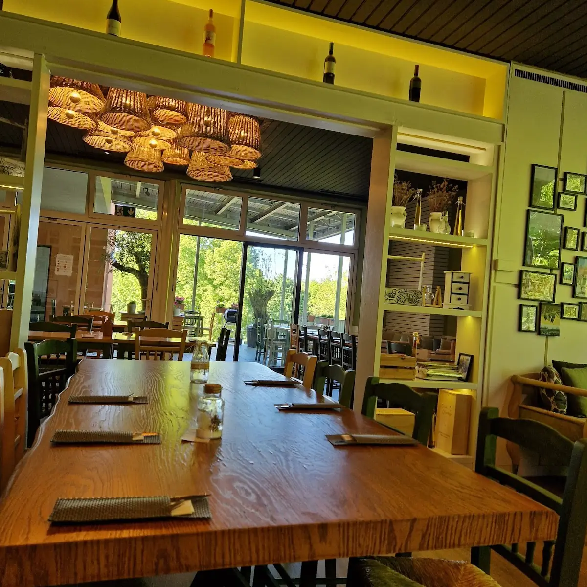 Atmosphäre, Blaue Olive Taverne