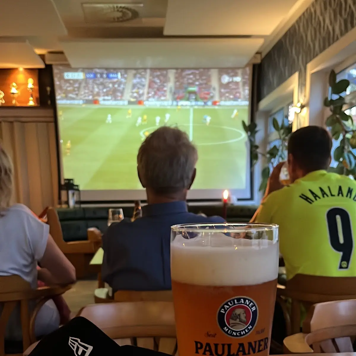 Essen und Trinken, Sportsbar Fair Play