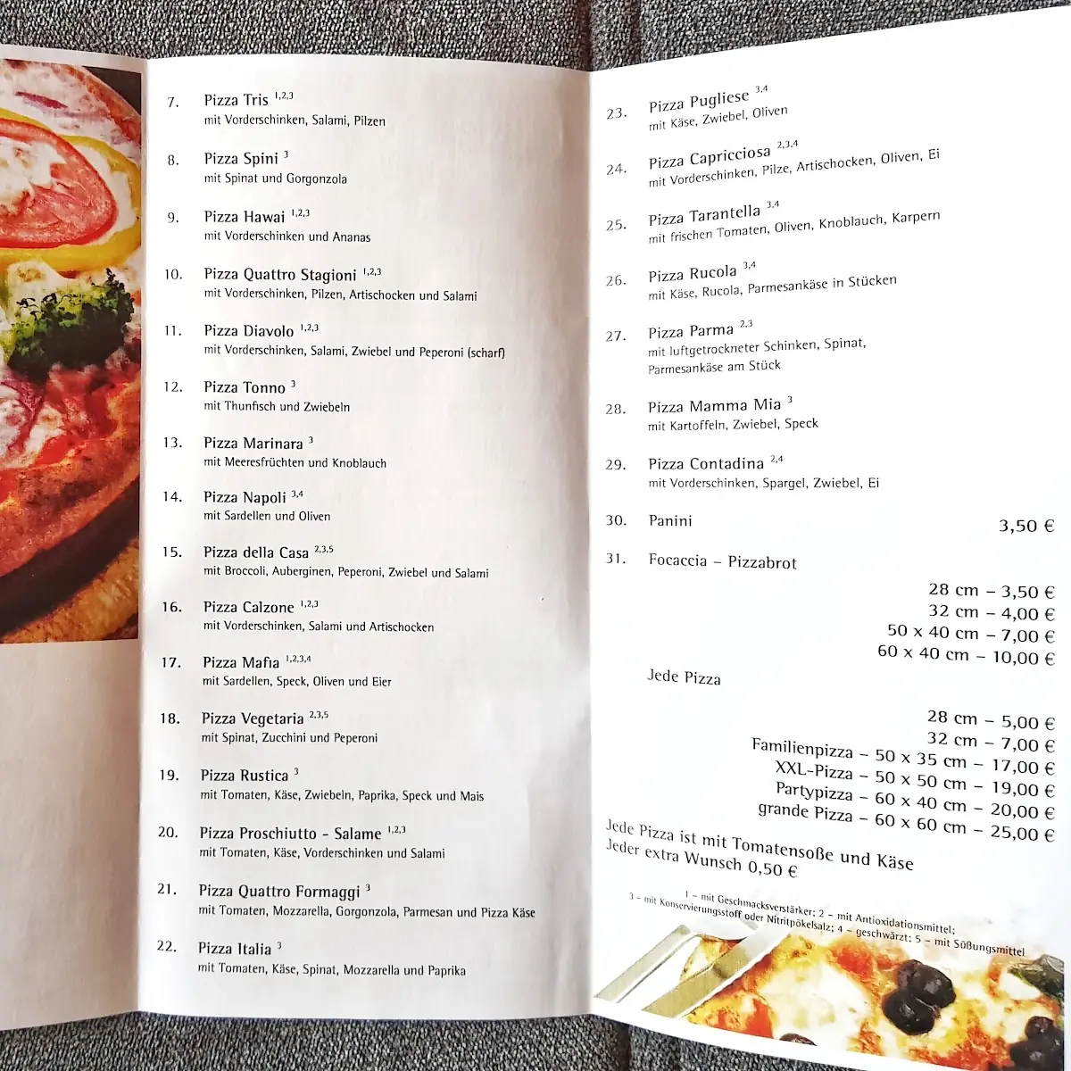 Speisekarte, Pizza im Hof