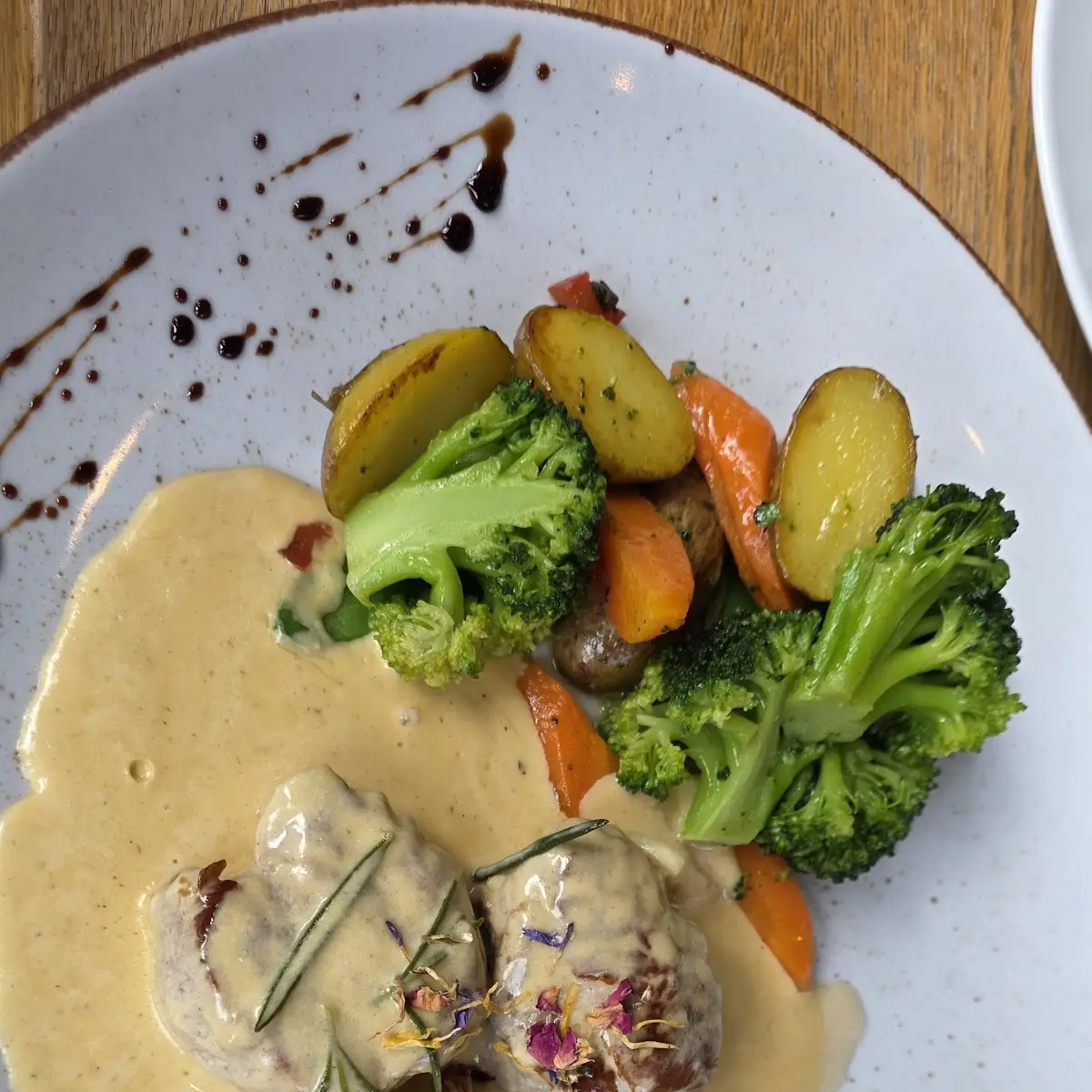 Essen und Trinken, La Ponte Restaurant
