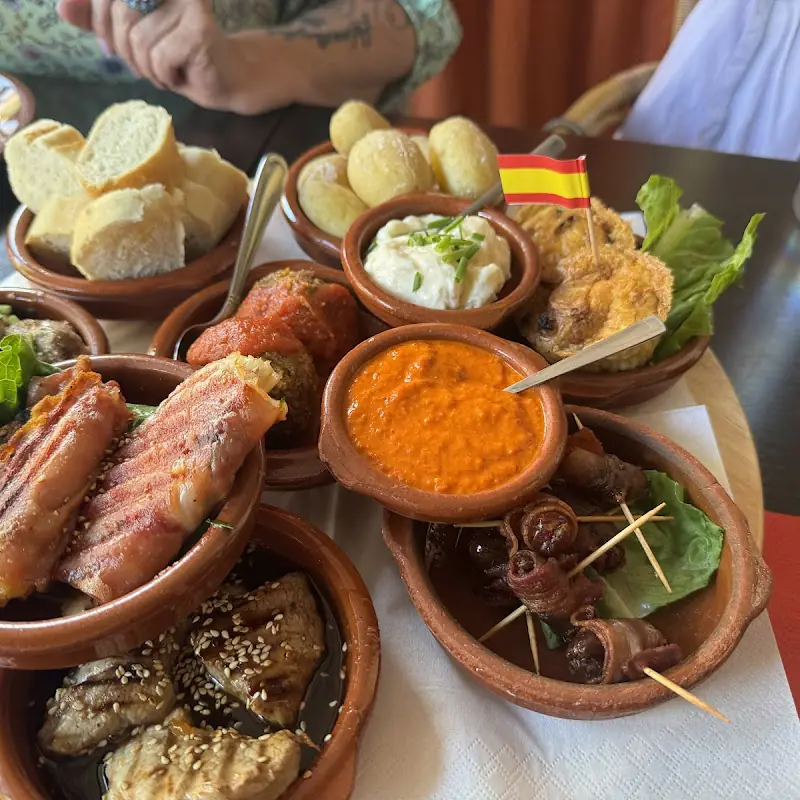 Tapas y Vino