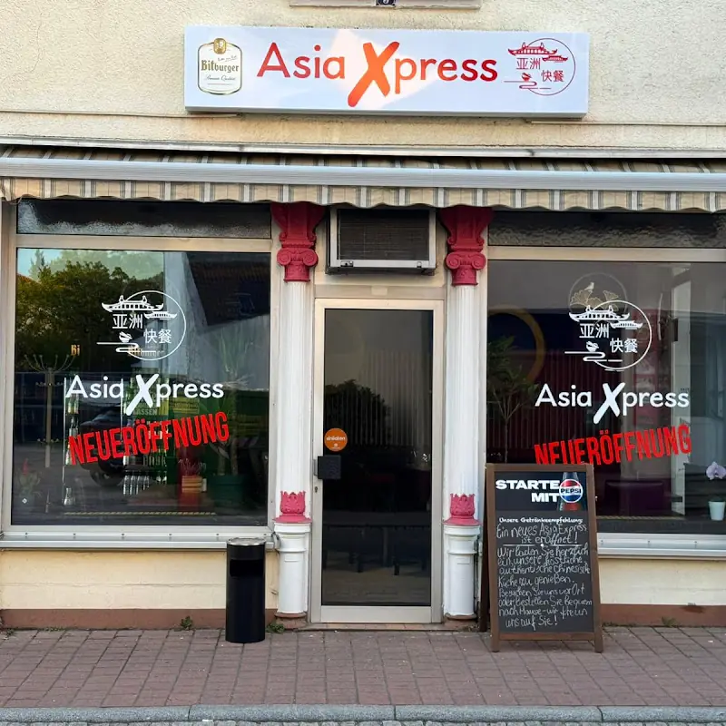 125a. Panierte Hühnerbrust mit Currysoße