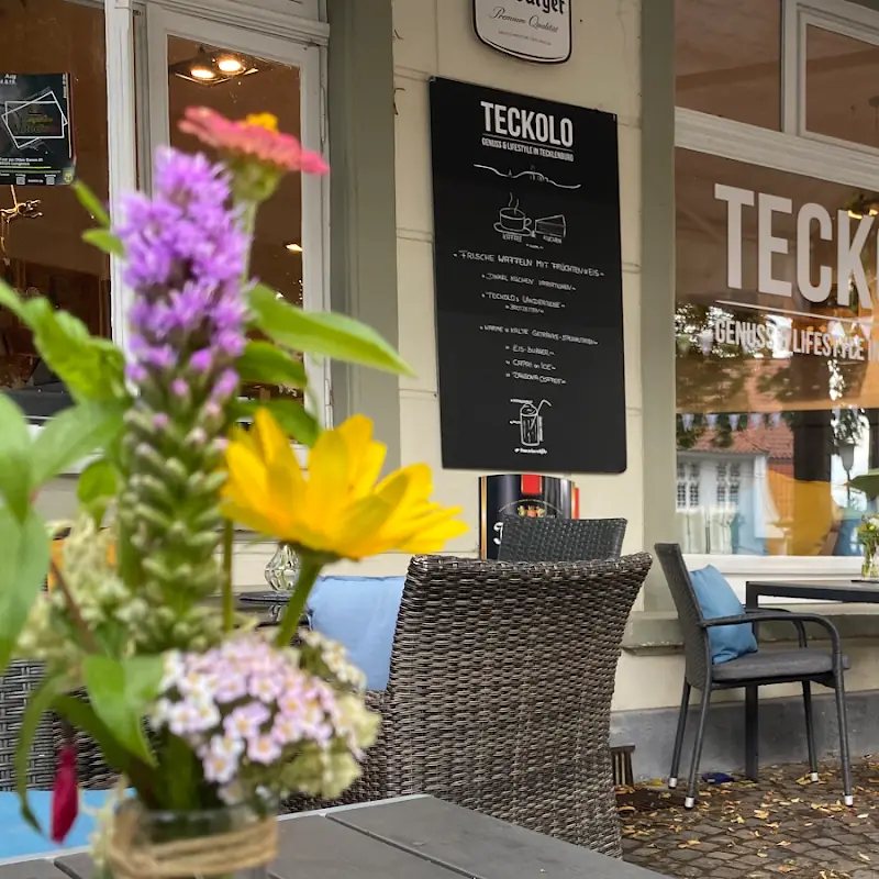 TECKOLO - Café. Bistro. Laden.