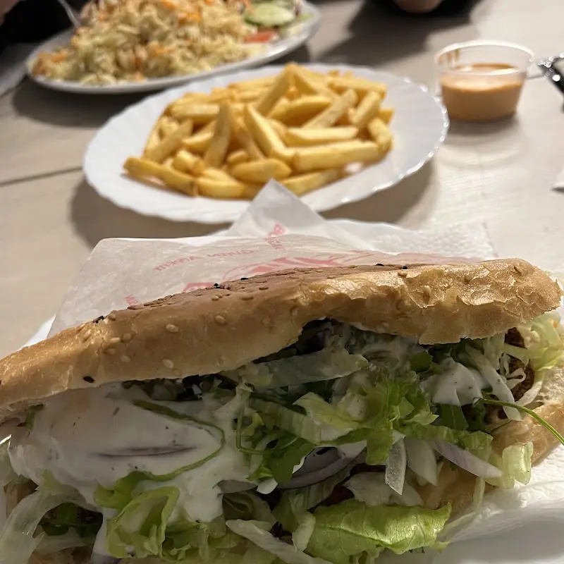 Dorf Döner und Pizzahaus