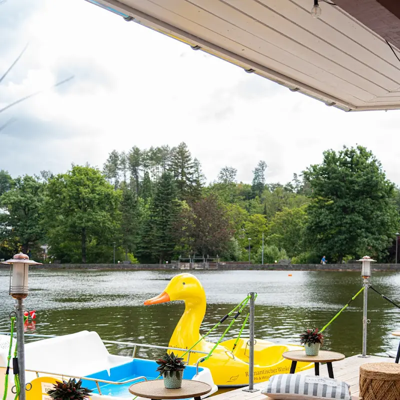 Roligio Bootshaus - Bootsverleih - Seeterrasse - Café - Event Location