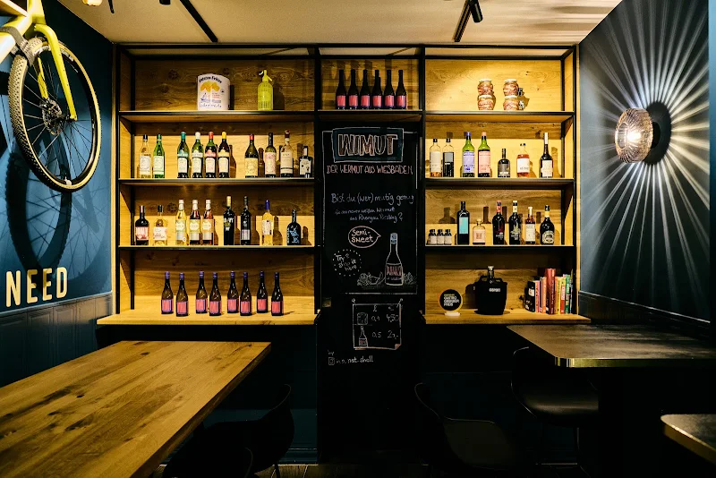 WINE IN THE HOOD - STEAK & BURGER. WERMUT & WINE