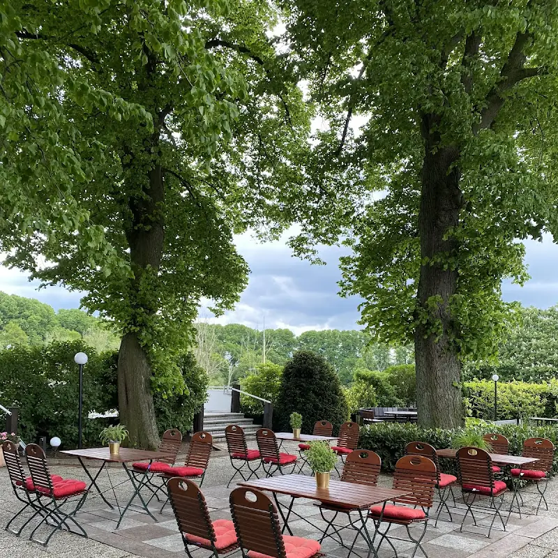 Biergarten und Zeltplatzwiese am alten Lippehafen Wesel