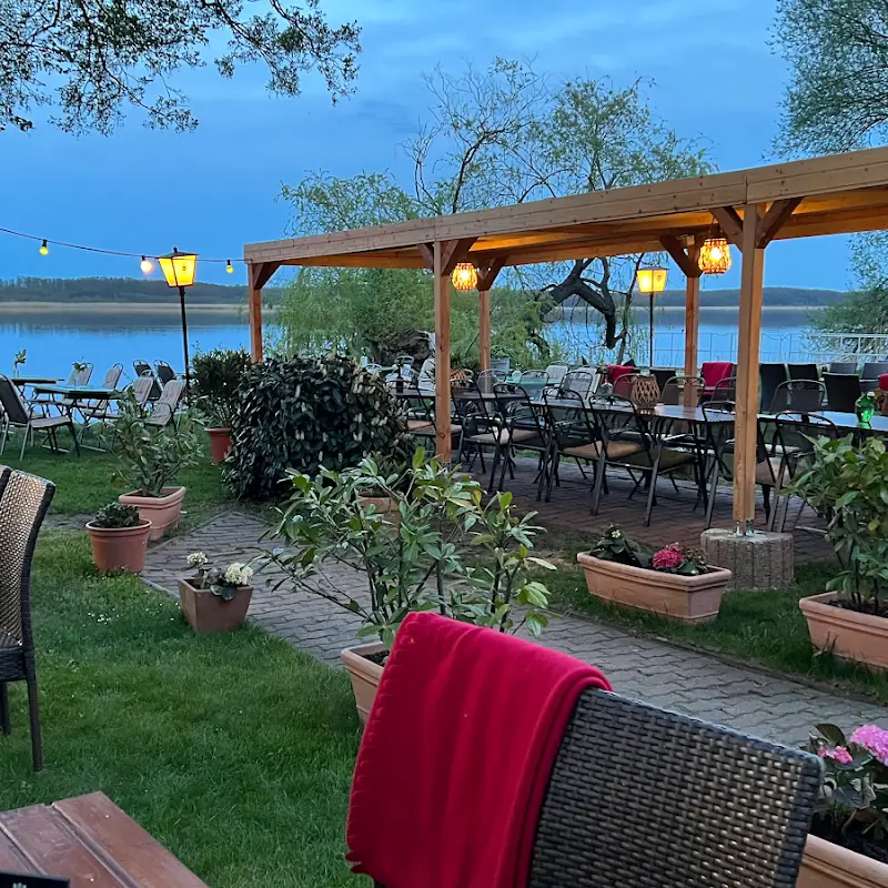 VANA Restaurant & Seeblick Apartments