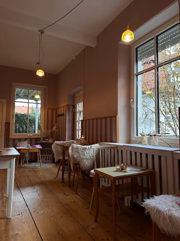 Fräulein Rosa im Cafe Fahrenschon