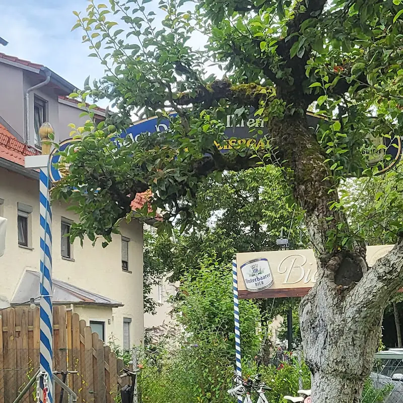 Weininger's Biergarten am Maibaum.