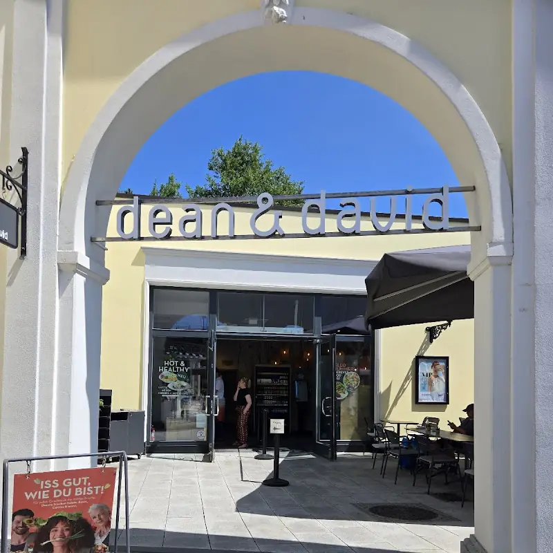 dean&david | Bowls, Salate, Curries & Snacks im Designer Outlet Berlin