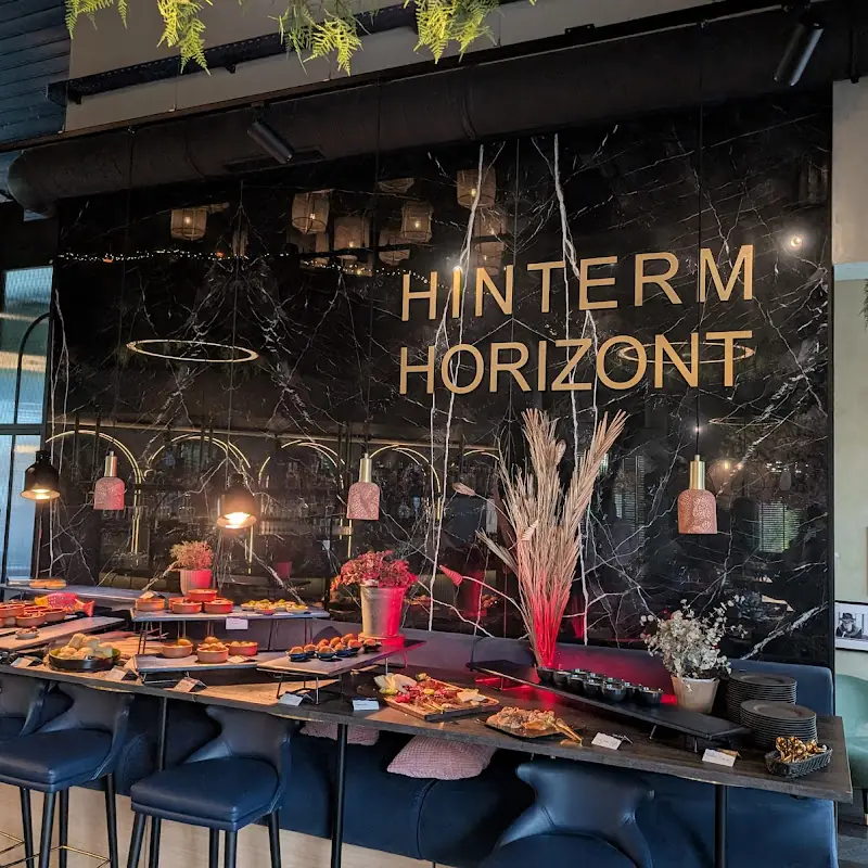 Hinterm Horizont