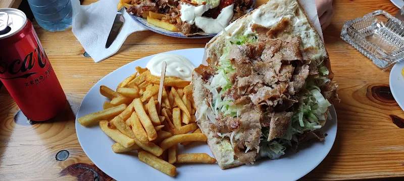 Family Imbiss Bistro(Döner)