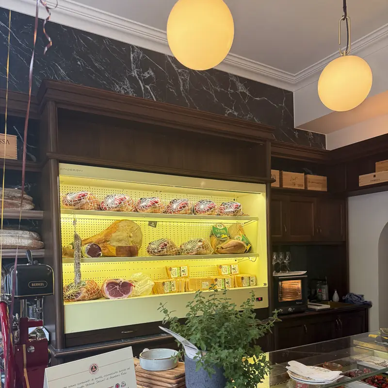 L'UVA - cucina e vincafè
