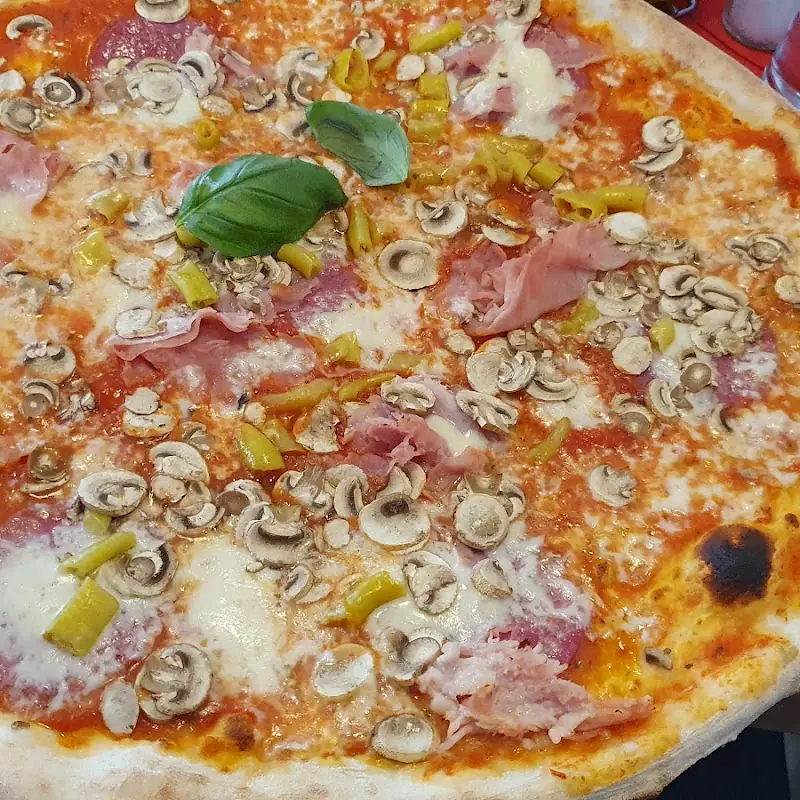 PizzOsteria & Tappas Bar Veronika Tomascinova