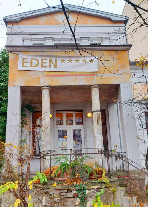 Eden***** Café