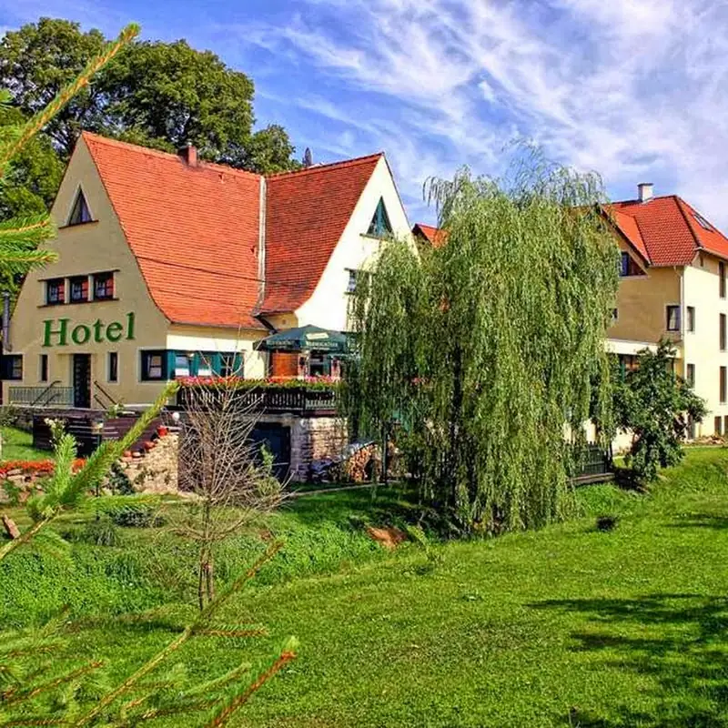 Hotel & Restaurant 5 Linden