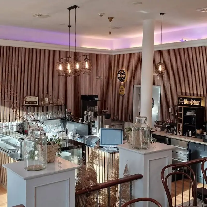 Magnus Café & Bistro