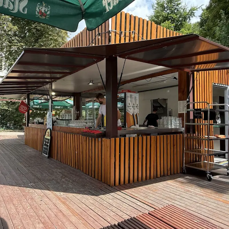 Biergarten im Schlosspark „Zum lustigen Vogel“