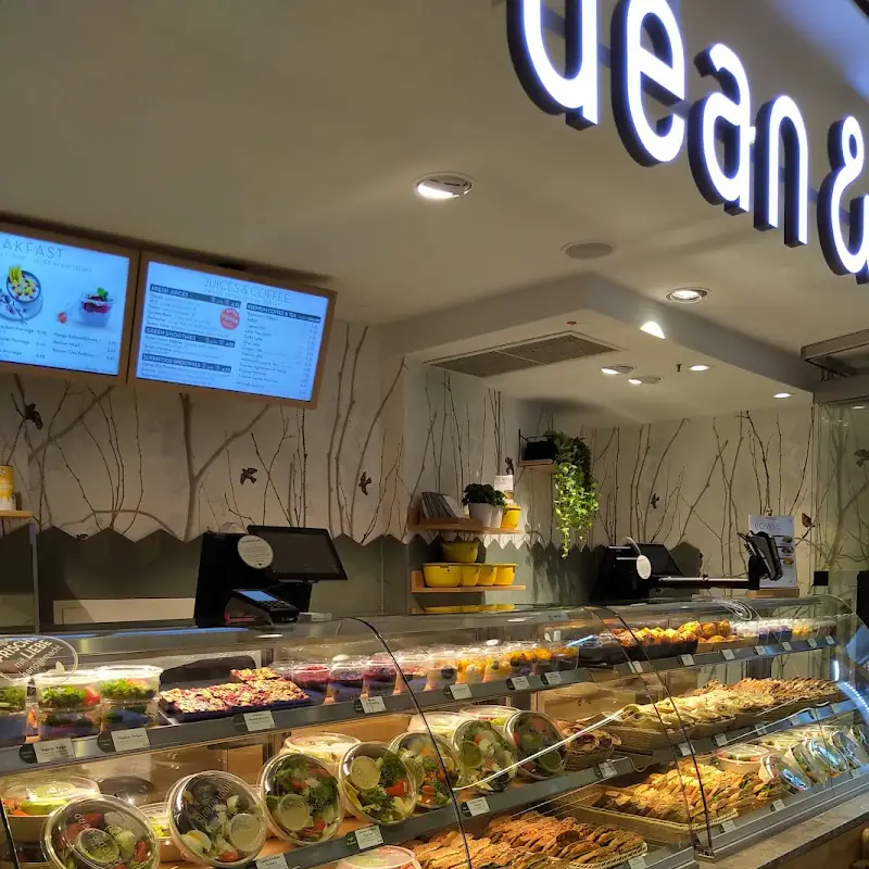 dean&david | Bowls, Salate, Curries & Snacks in München, Marienplatz