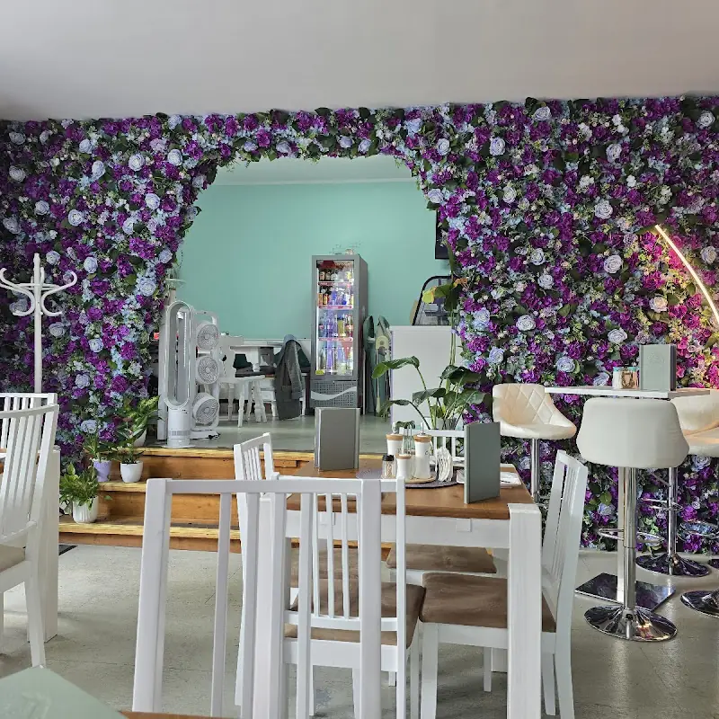 Mareli Restaurant & Cafe