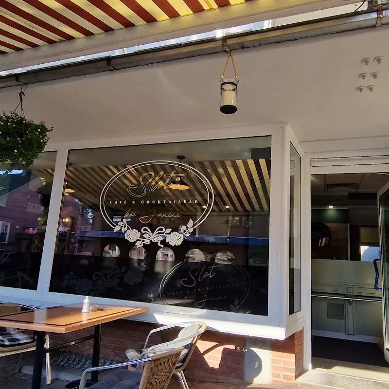 Slot Café & Sushi