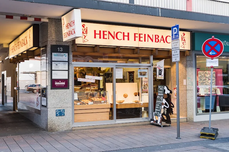 Main Bäcker Hench mit Café