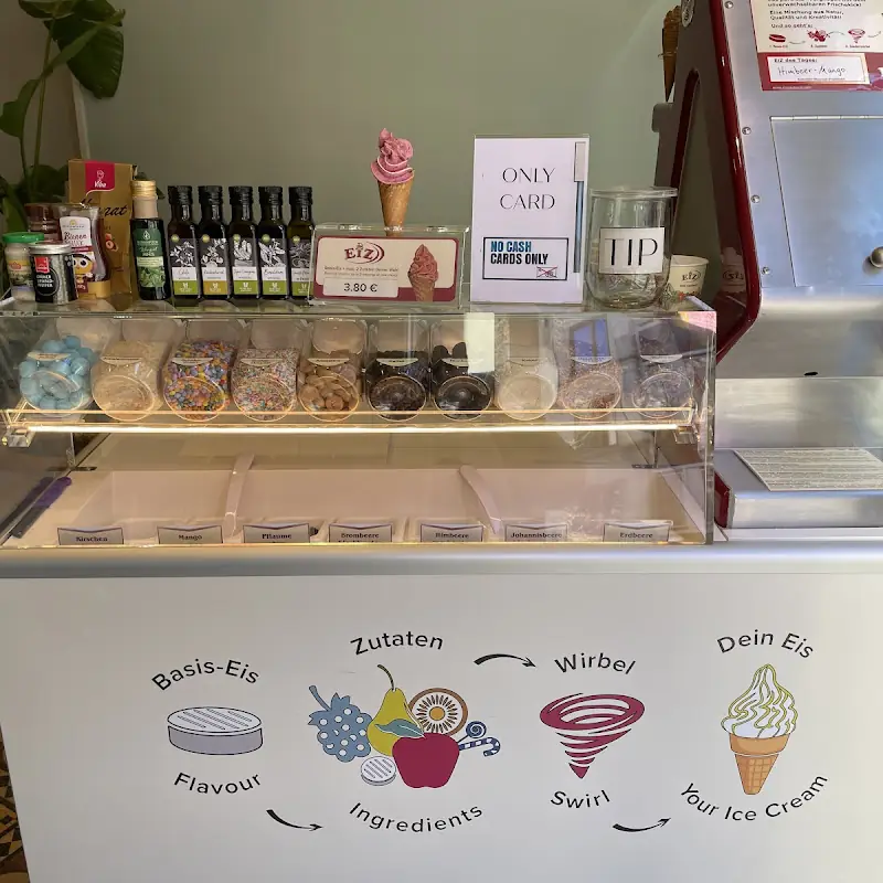 Eis-Zauberei im UNA, Berlin-Mitte