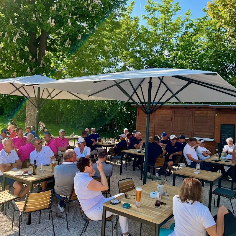 fuchs+hase Biergarten Schönbronn