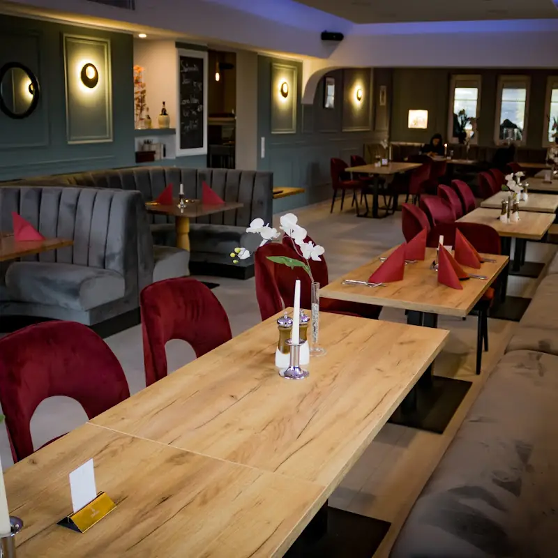 Restaurant Salut | Bar & Grill