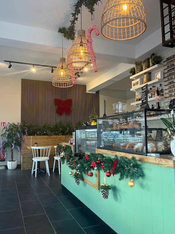 Lavendel Cafe & Croissanterie