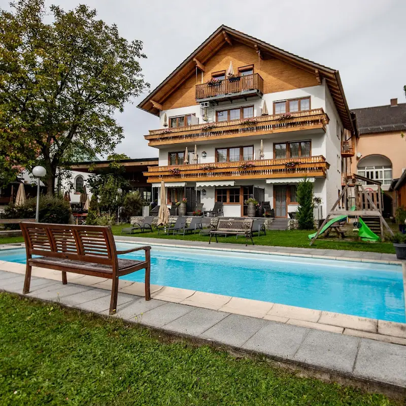 Landgasthof Moser & Restaurant Bootshaus in Windorf an der Donau