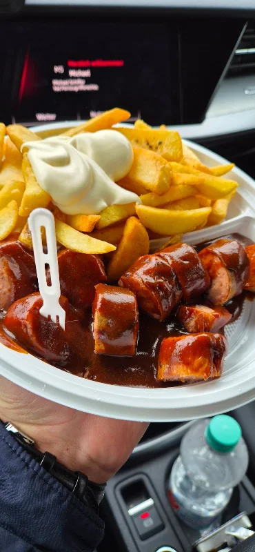 Schlösser Currywurst