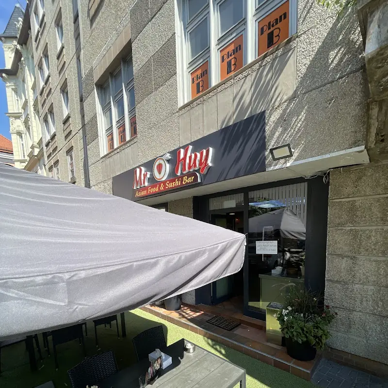 Mr. Huy (Asia Food & Sushi Bar)