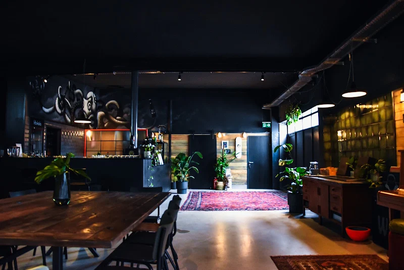LOKAL COFFEE DRINKS & ARTISTS