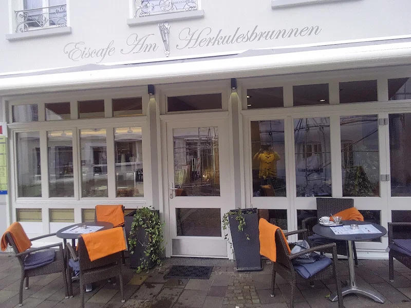 Eiscafé am Herkulesbrunnen