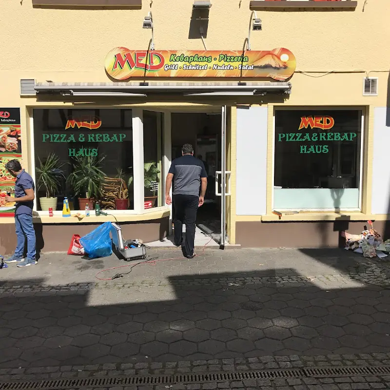 Med Pizza und Döner Haus