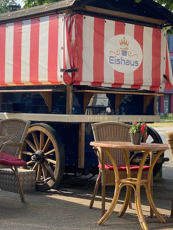 Eishaus