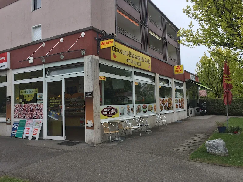 Bäckerei und Café/Eisdiele am Brunneck