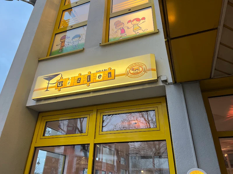 Puzzles Café & Bar senden