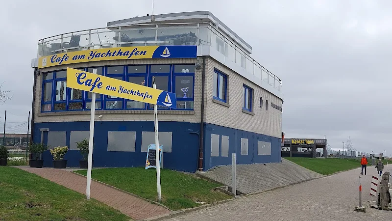 Cafe am Yachthafen