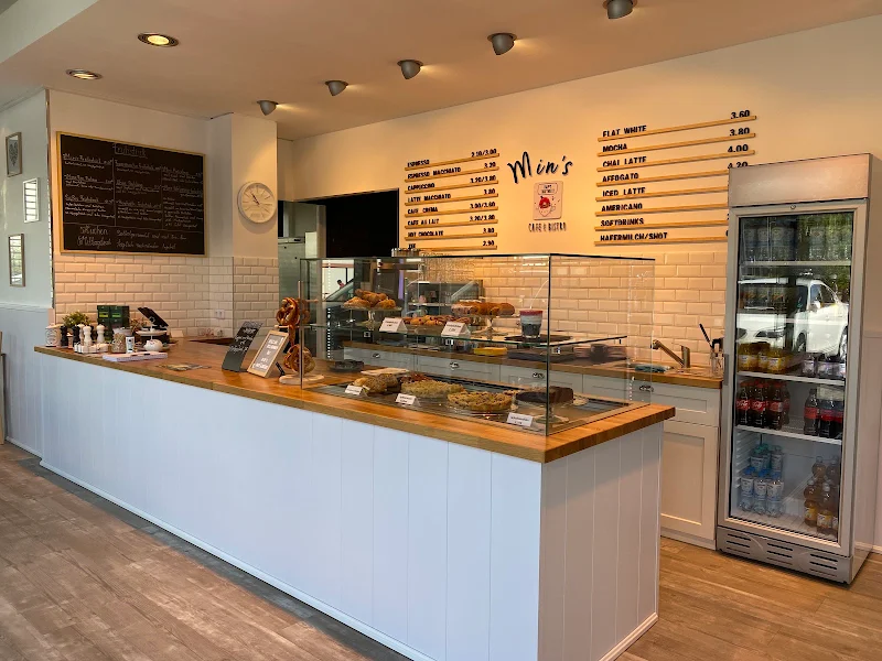 Min’s Café & Bistro