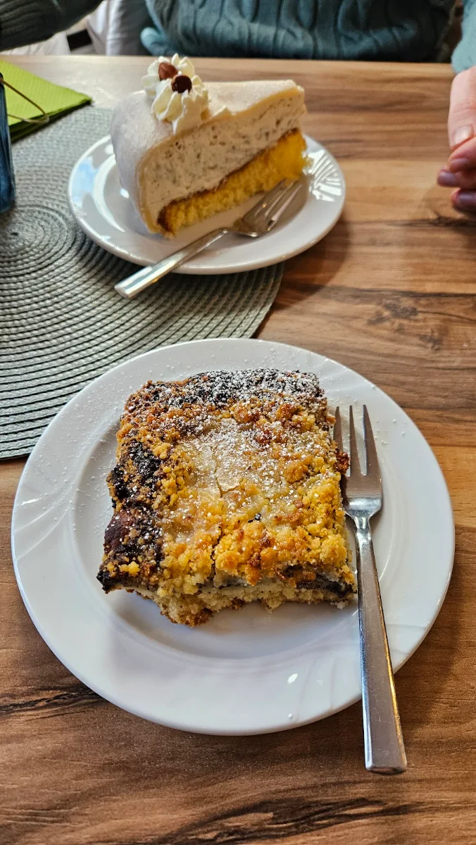 Essen und Trinken, Hüli’s Café