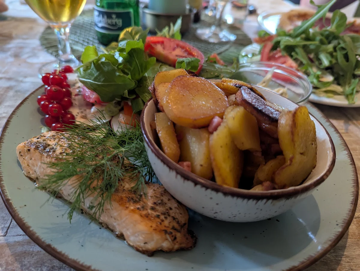 Essen und Trinken, Hüli’s Café