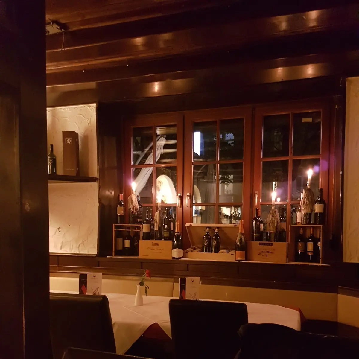 Atmosphäre, Taverna Tichero
