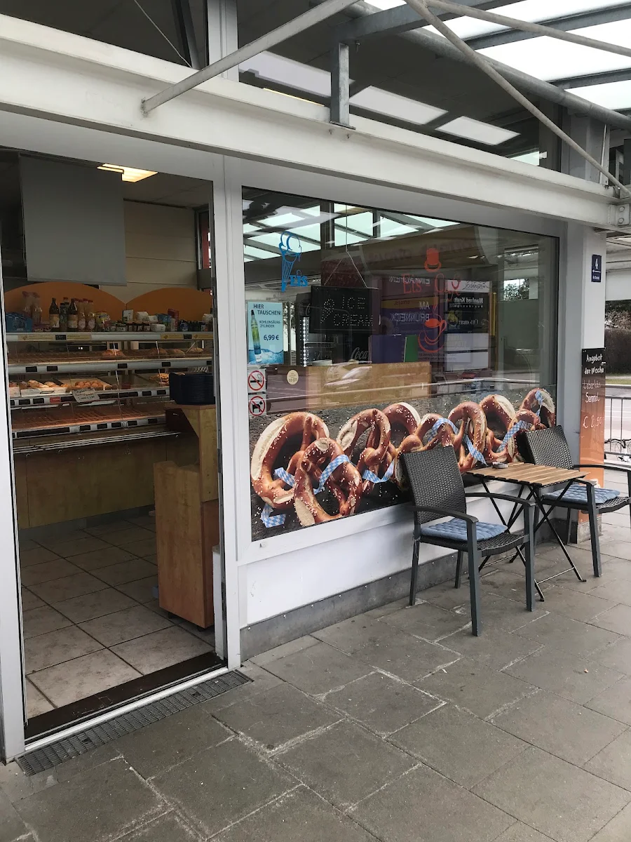 Bäckerei und Café/Eisdiele am Brunneck Titelbild