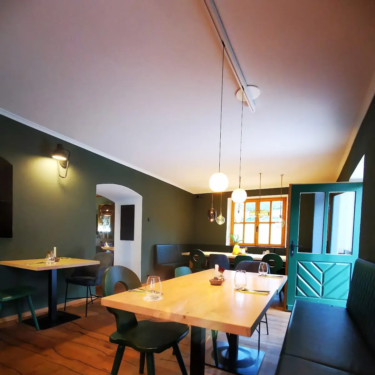 Atmosphäre, Re(h)serviert - Wirtshaus der Genusskultur