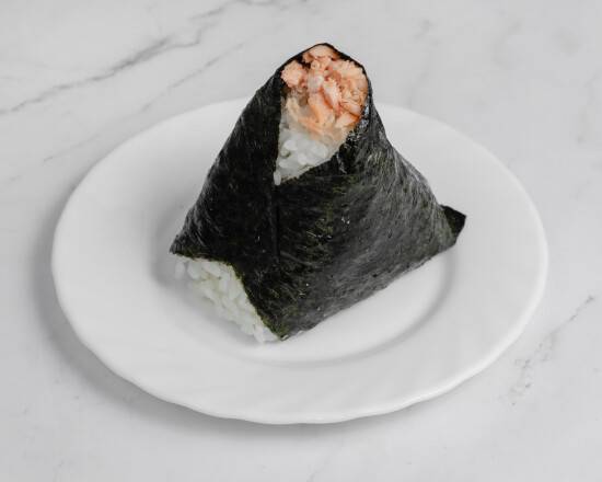 600. Lachs Onigiri